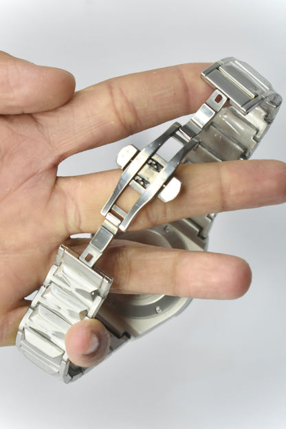 Hublot - Luxury Timepiece with Premium Black Dial